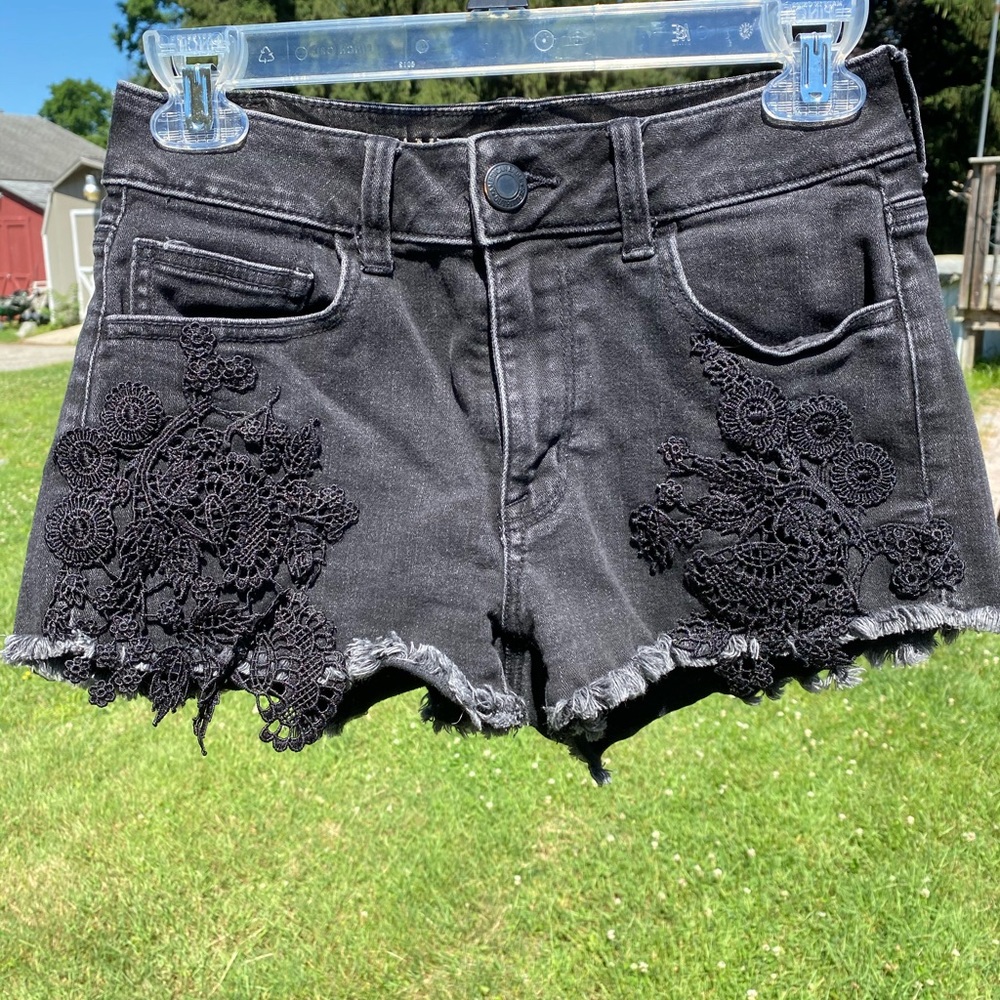 American Eagle black low-rise Jean shorts size4(2)